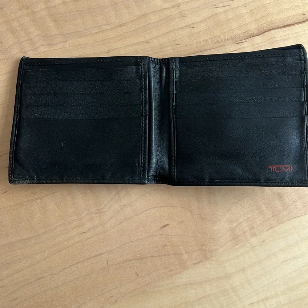TUMI Bi-Fold Men’s Wallet Billfold Leather
